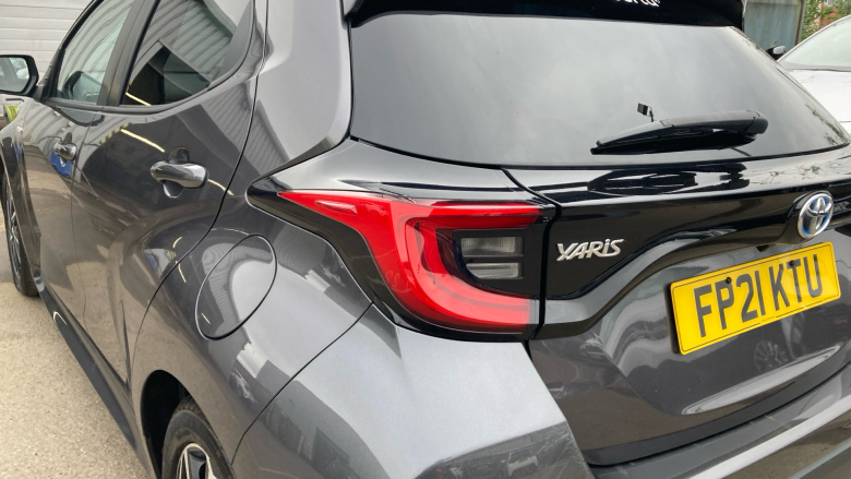 Toyota Yaris 1.5 Hybrid Design 5dr CVT Hybrid Hatchback